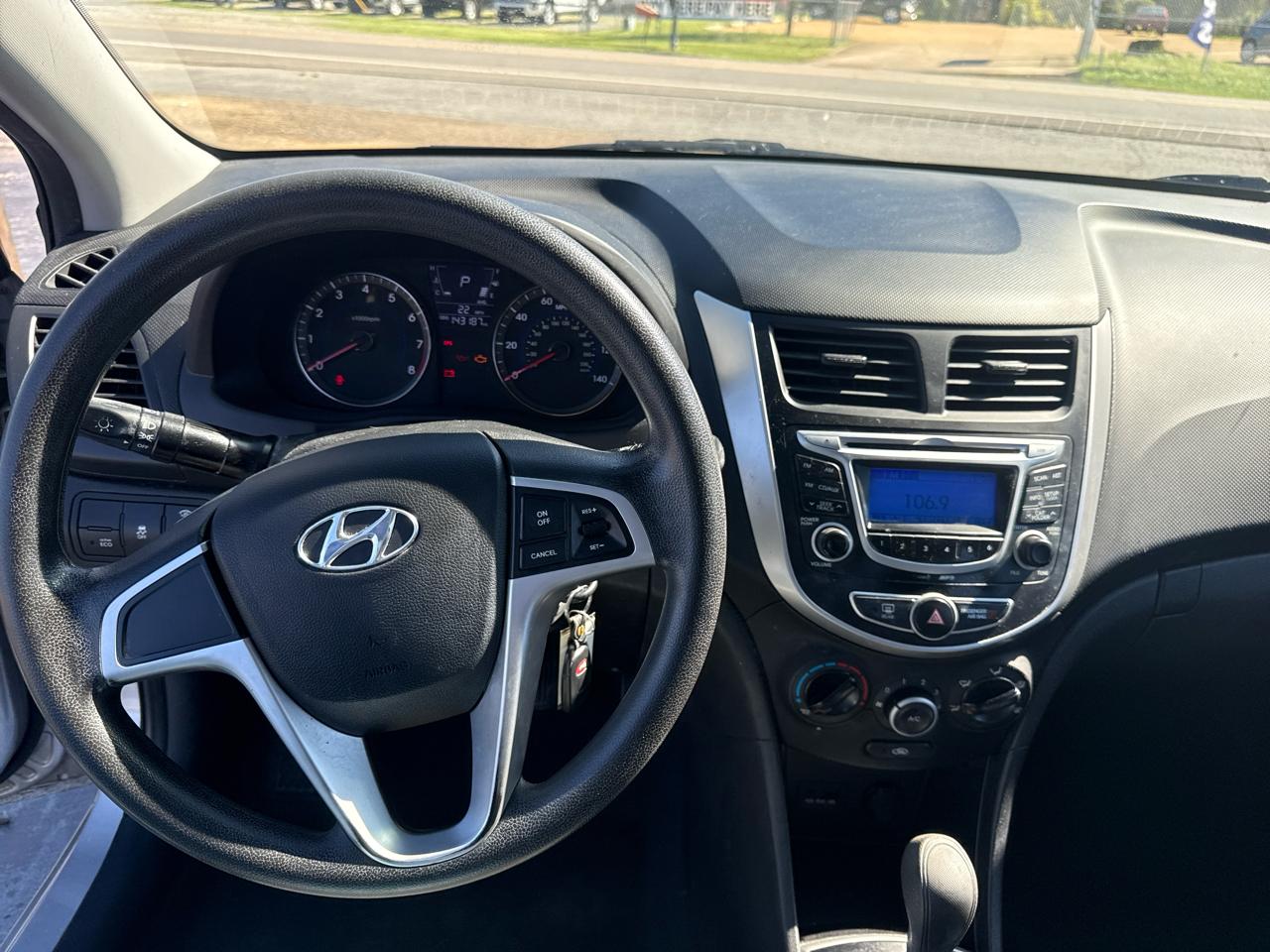 Hyundai Accent GS 5-Door 2012