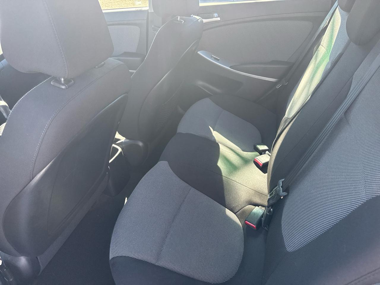 Hyundai Accent GS 5-Door 2012