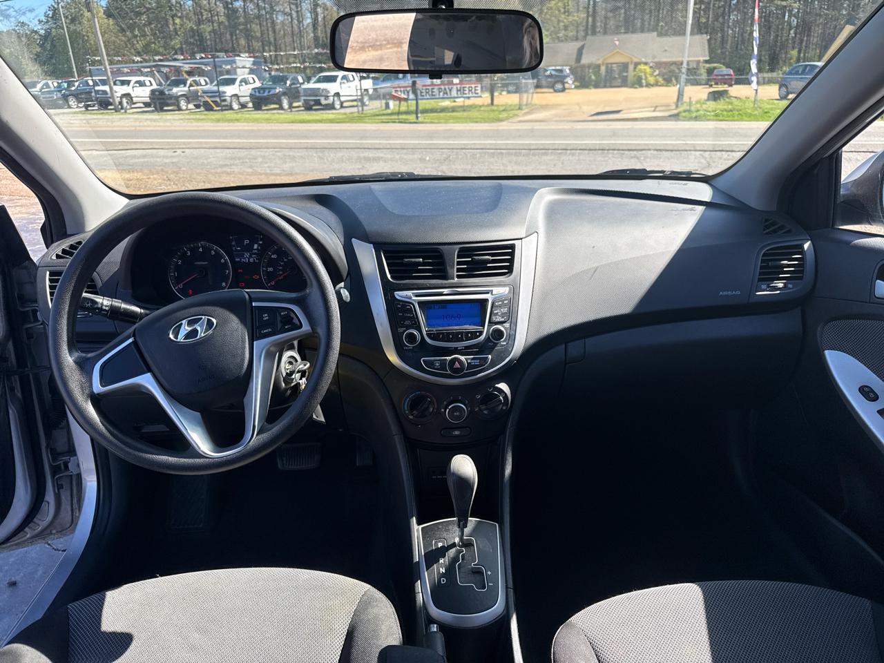 Hyundai Accent GS 5-Door 2012