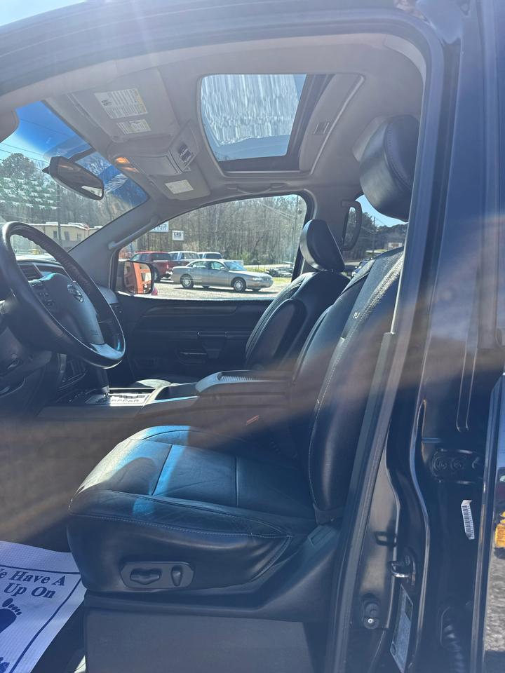 Nissan Armada SV 4WD 2011