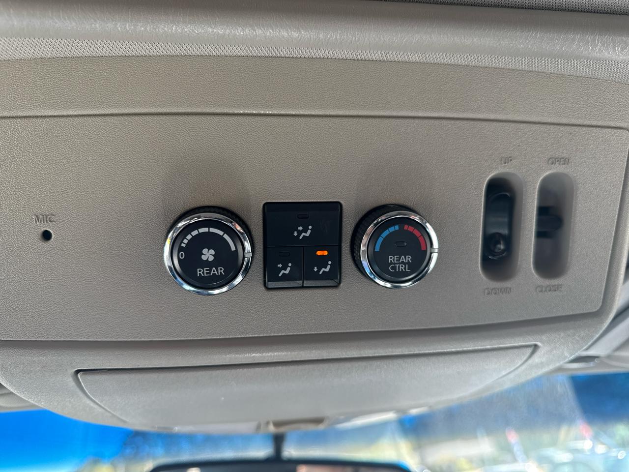 Nissan Armada SV 4WD 2011