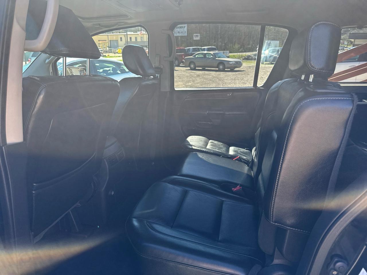 Nissan Armada SV 4WD 2011