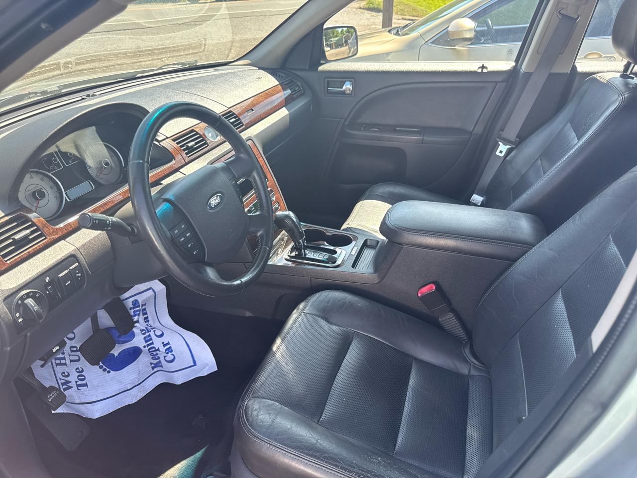 Ford Taurus Limited FWD 2009