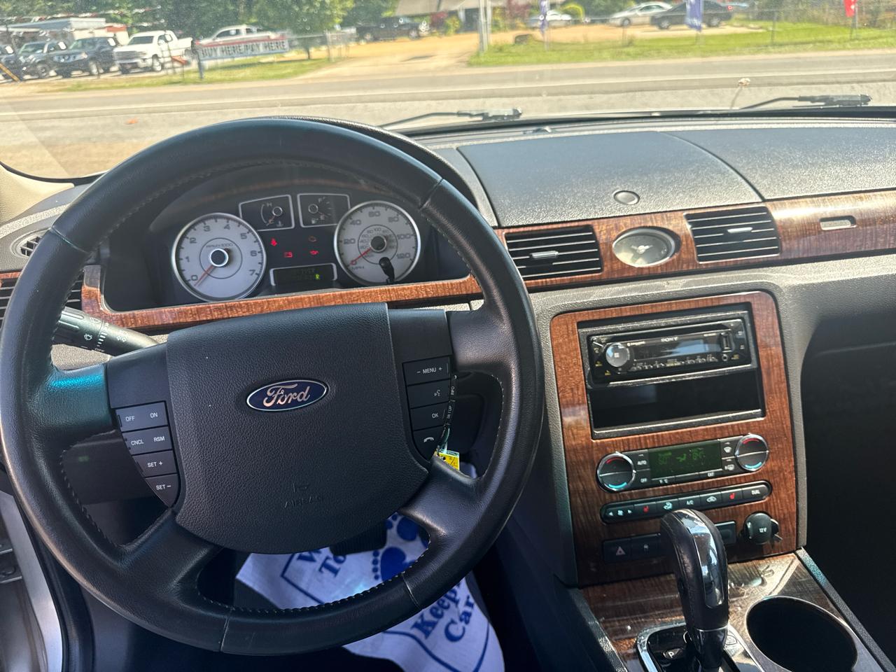Ford Taurus Limited FWD 2009