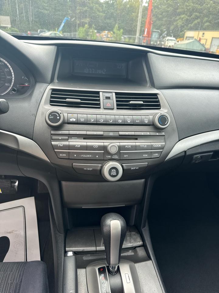 Honda Accord LX sedan AT 2011
