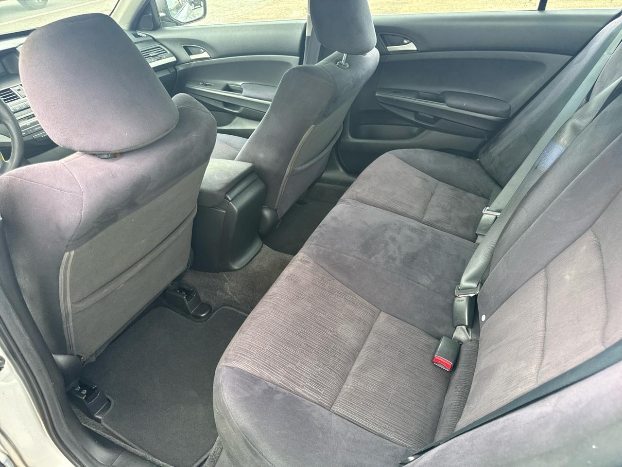 Honda Accord LX sedan AT 2011
