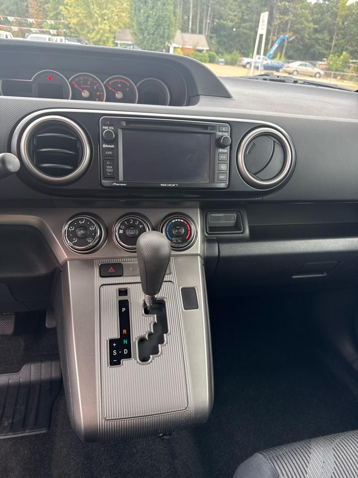 Scion xB 5-Door Wagon 5-Spd MT 2014