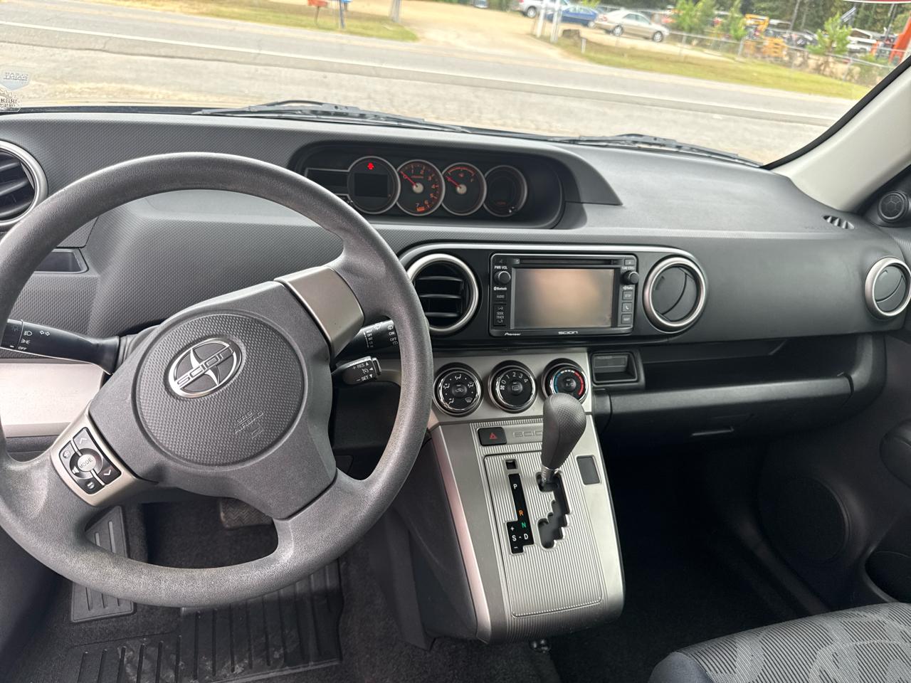 Scion xB 5-Door Wagon 5-Spd MT 2014
