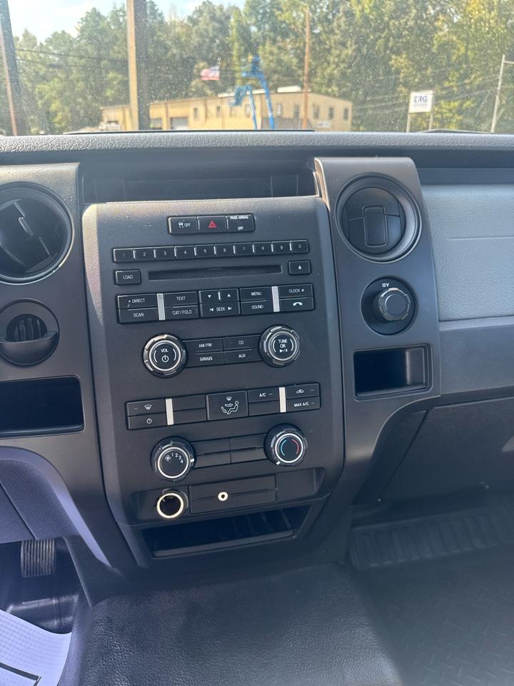 Ford F-150 XL SuperCab 8-ft. Bed 2WD 2012