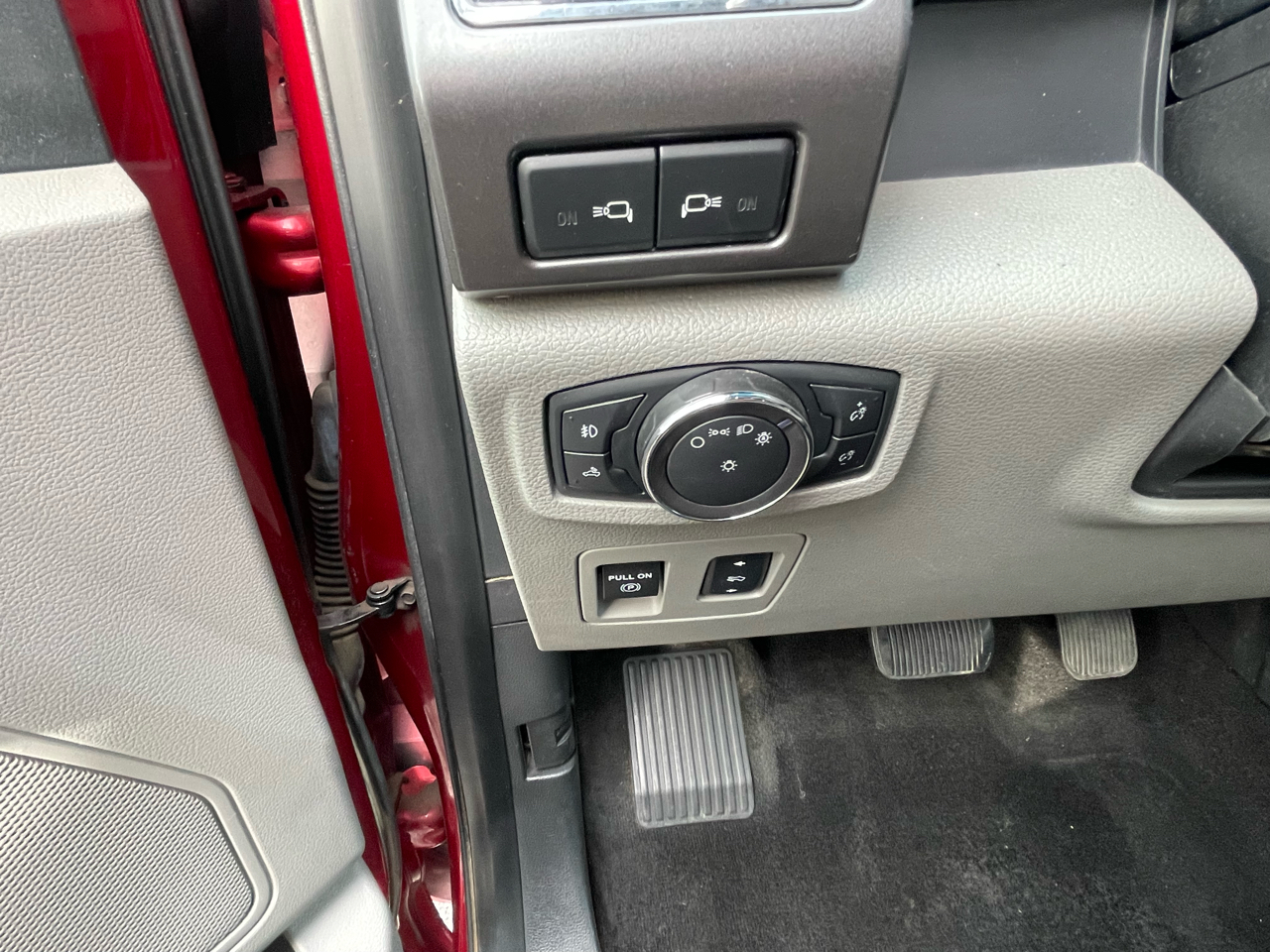 Ford F-150 SuperCrew 139" FX4 4WD 2018