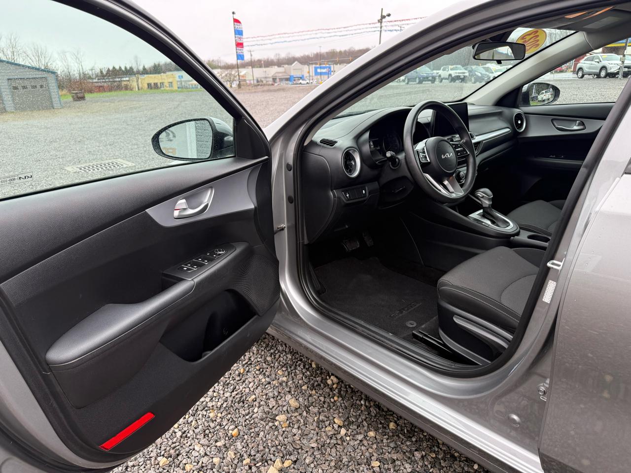 2023 Kia Forte LXS - Photo 11