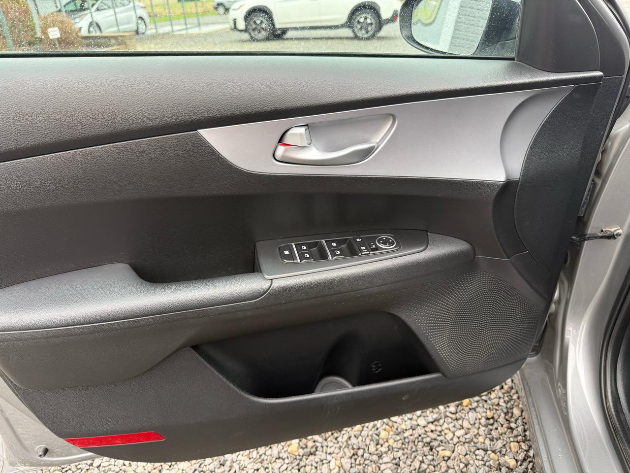 2023 Kia Forte LXS - Photo 12