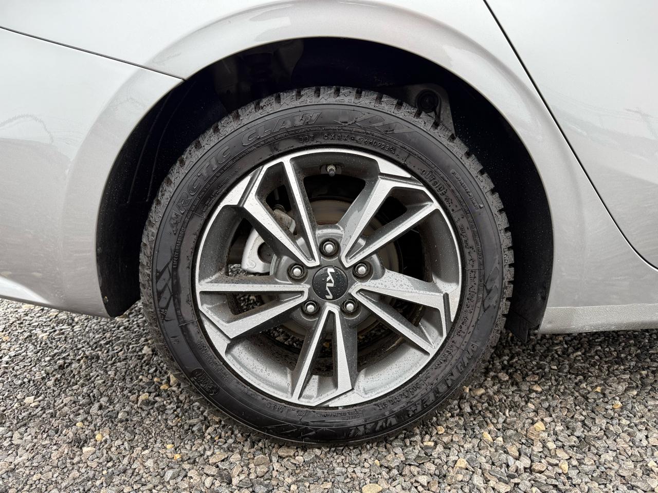 2023 Kia Forte LXS - Photo 10