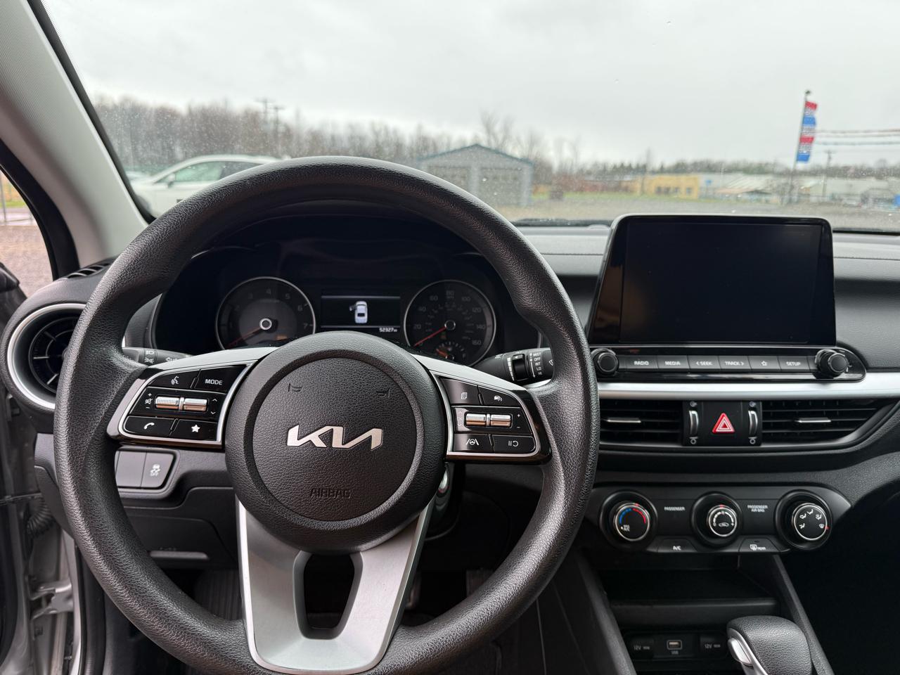 2023 Kia Forte LXS - Photo 14