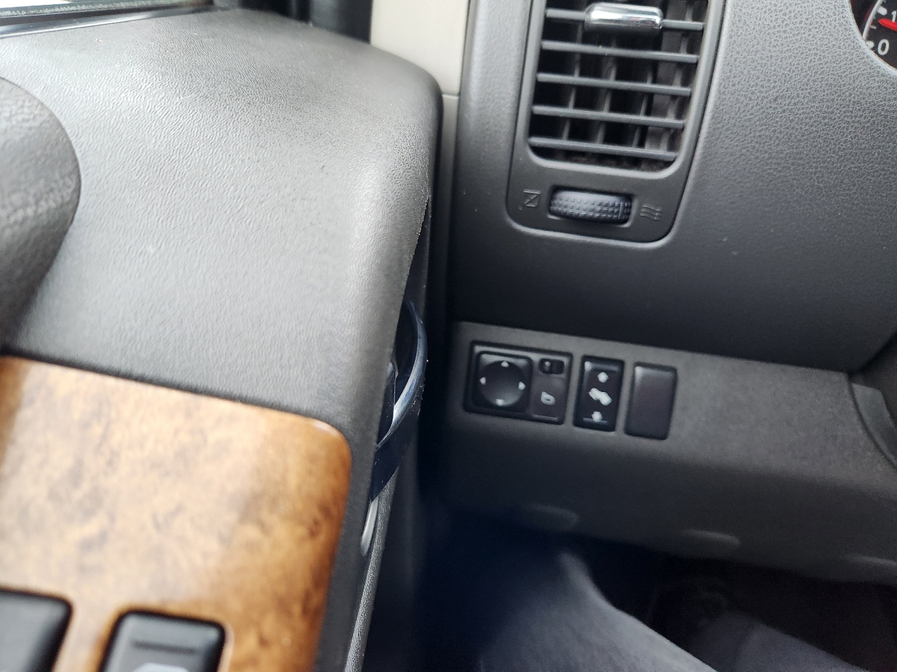Nissan Pathfinder XE 4WD 2005 Nissan Pathfinder XE 4WD 2005