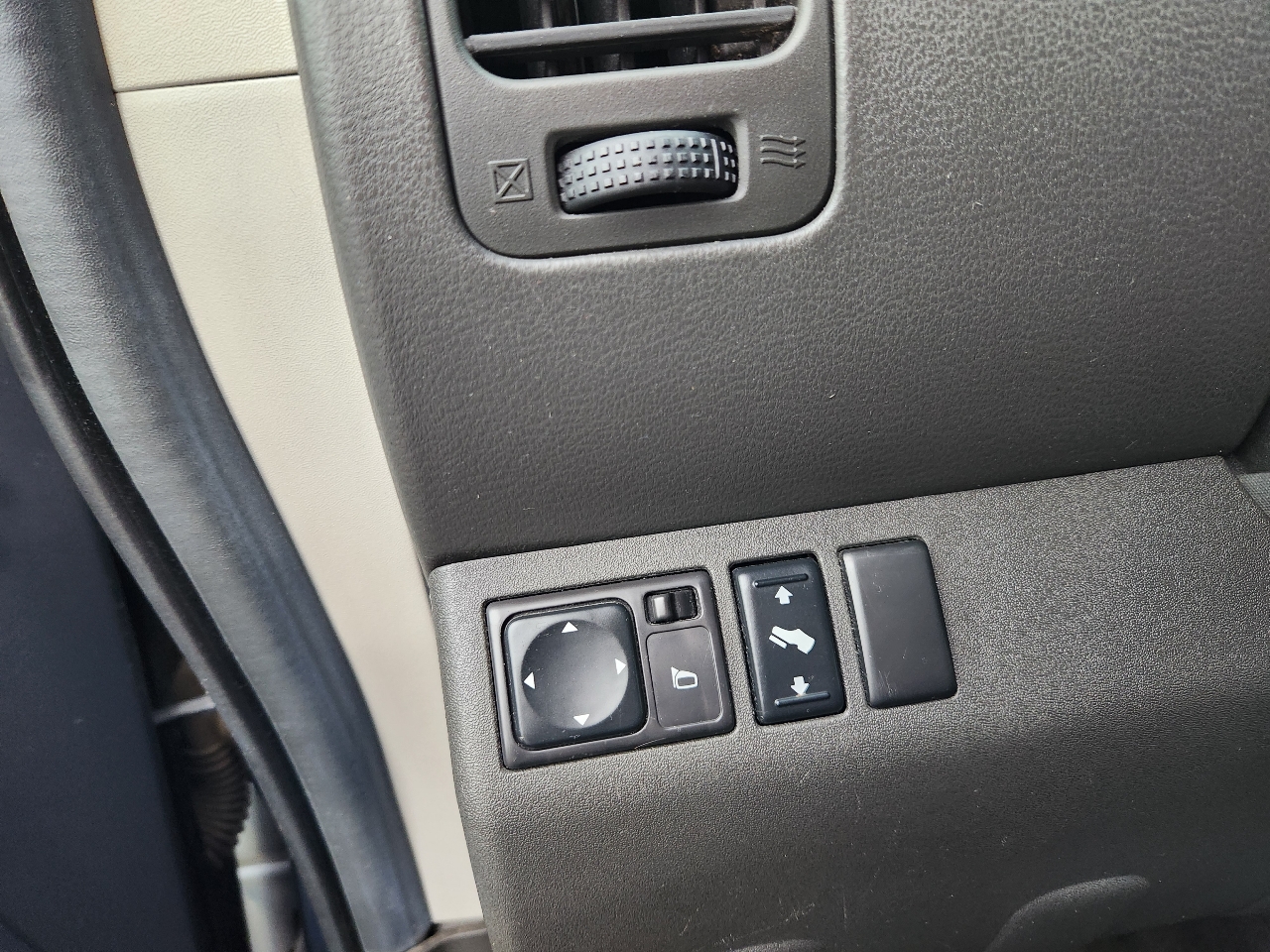 Nissan Pathfinder XE 4WD 2005 Nissan Pathfinder XE 4WD 2005