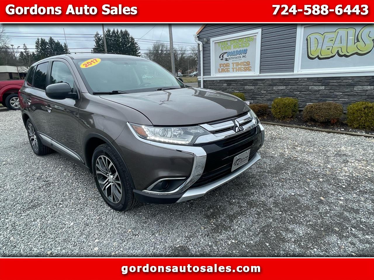 2017 Mitsubishi Outlander ES's photo