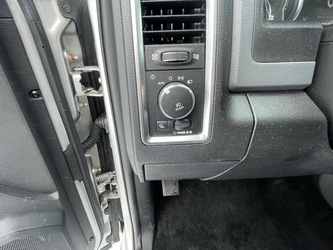 RAM 1500 Big Horn/Lone Star 4x4 Crew Cab 5'7" Box 2017