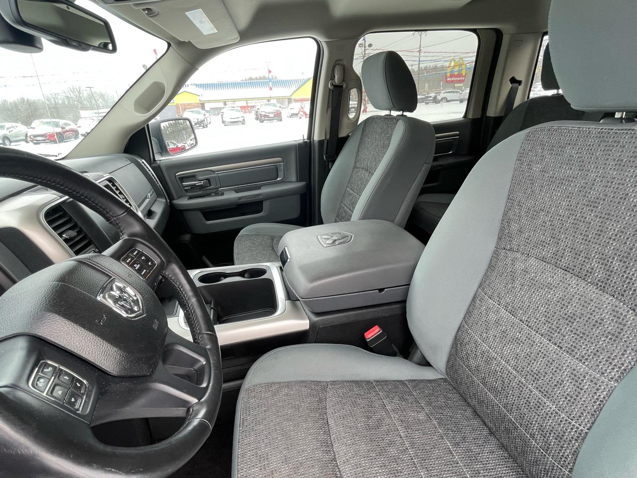 RAM 1500 Big Horn/Lone Star 4x4 Crew Cab 5'7" Box 2017