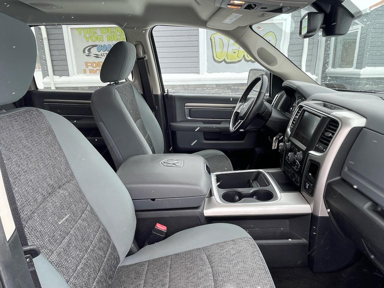 RAM 1500 Big Horn/Lone Star 4x4 Crew Cab 5'7" Box 2017