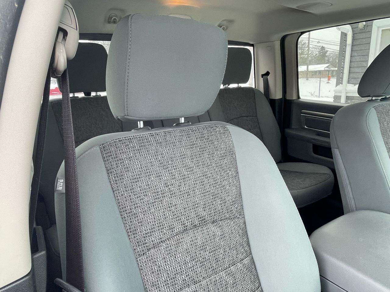 RAM 1500 Big Horn/Lone Star 4x4 Crew Cab 5'7" Box 2017