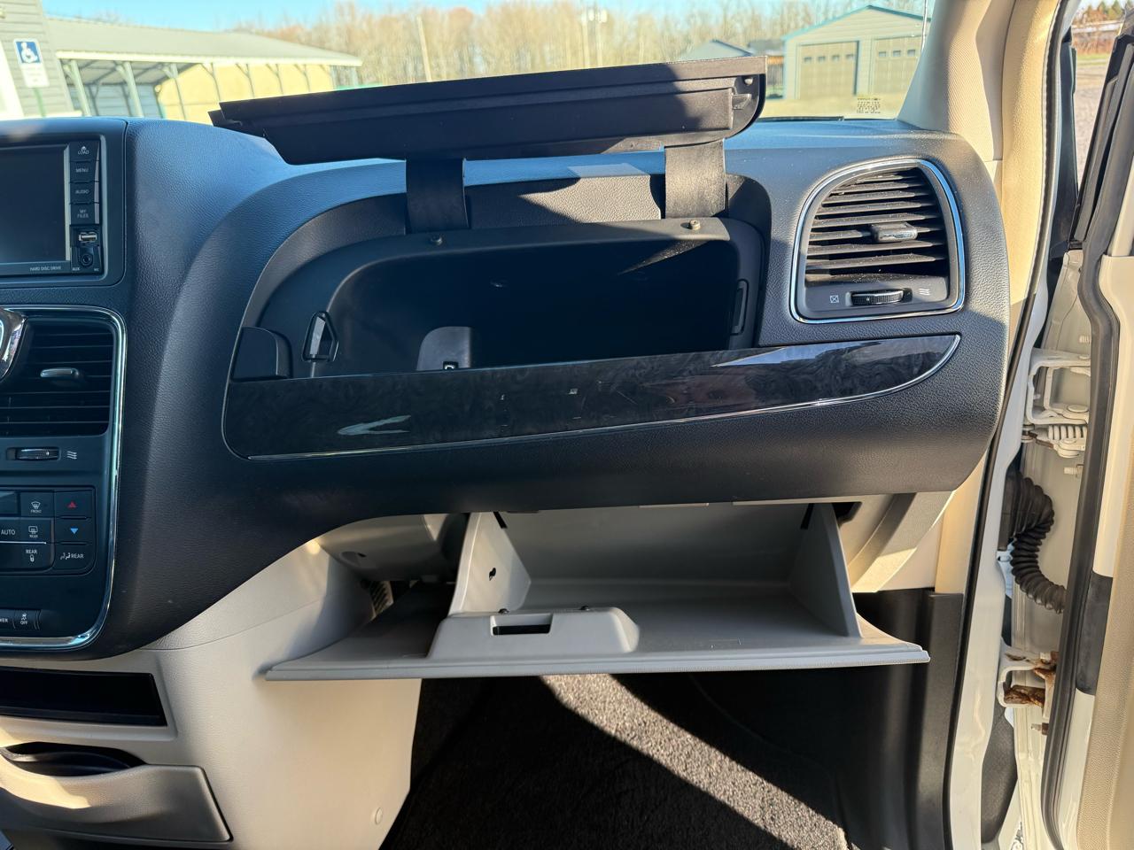 Chrysler Town & Country Touring 2016