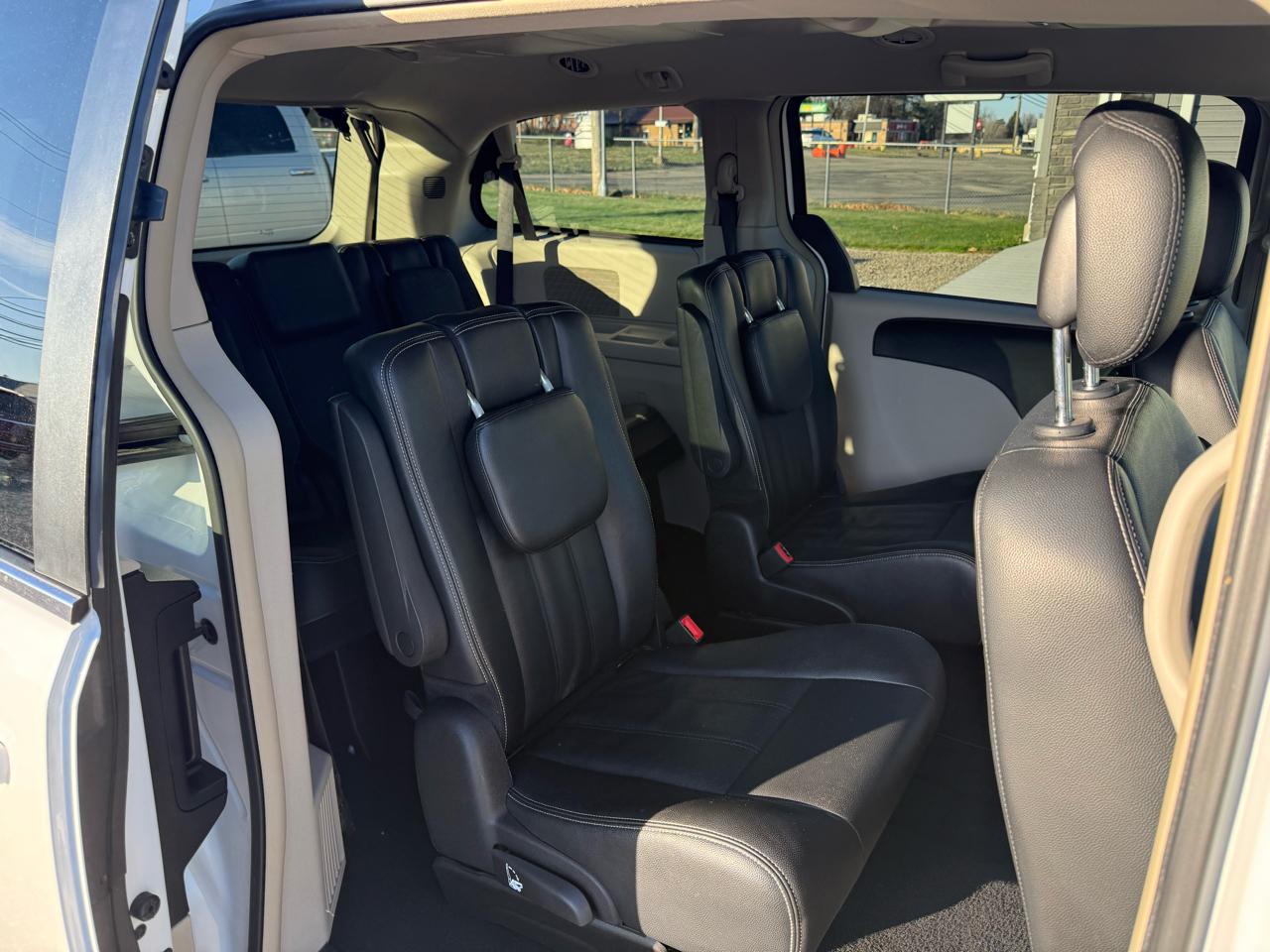 Chrysler Town & Country Touring 2016