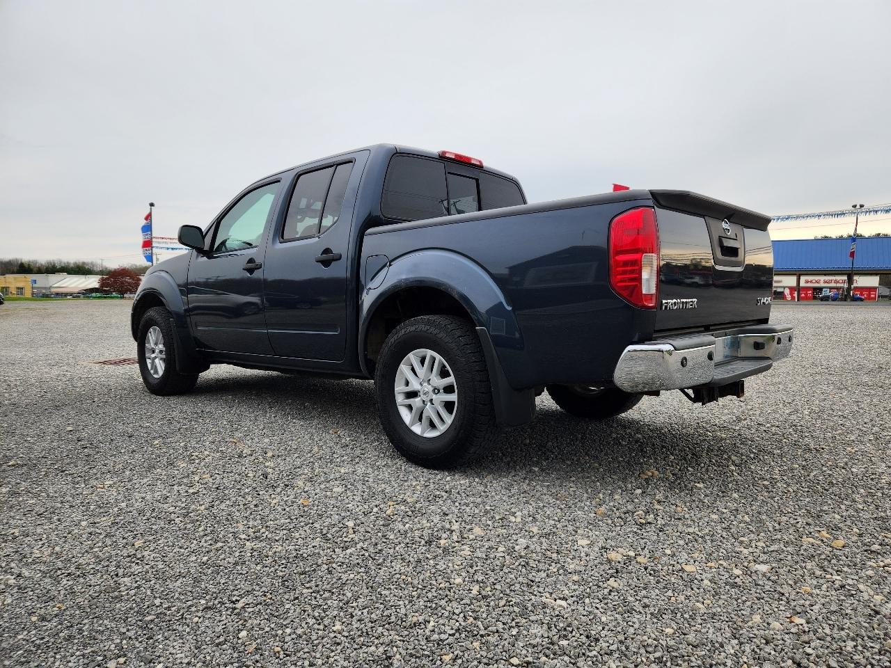 Nissan Frontier SV Crew Cab 4WD 2017