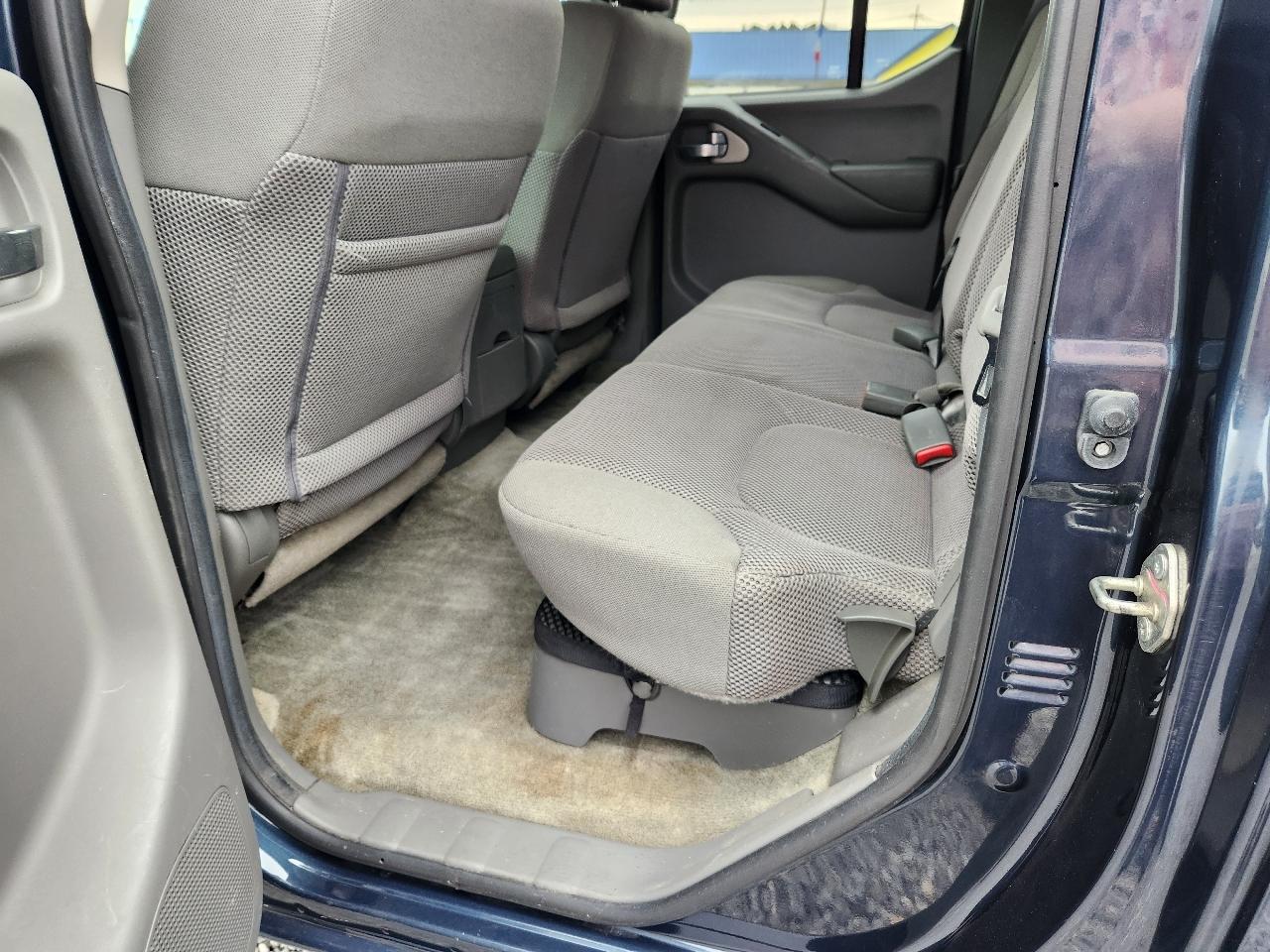Nissan Frontier SV Crew Cab 4WD 2017