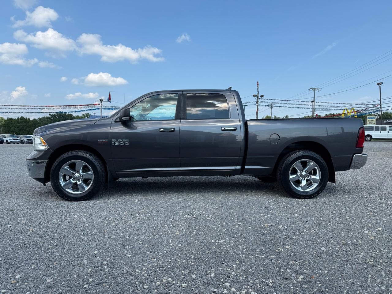 RAM 1500 4WD Crew Cab 140.5" Big Horn 2017
