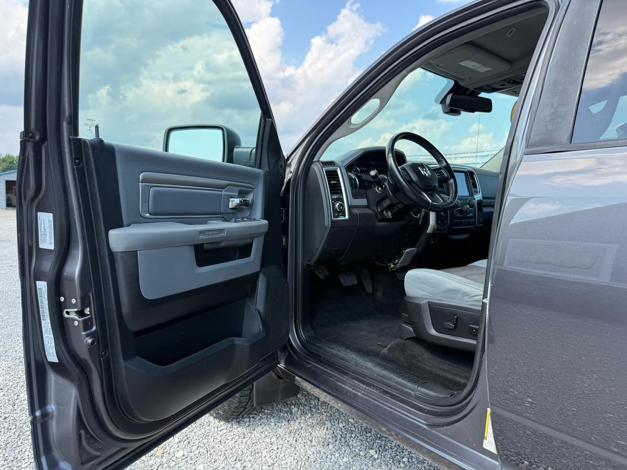 RAM 1500 4WD Crew Cab 140.5" Big Horn 2017