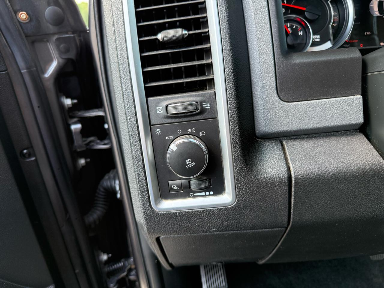 RAM 1500 4WD Crew Cab 140.5" Big Horn 2017