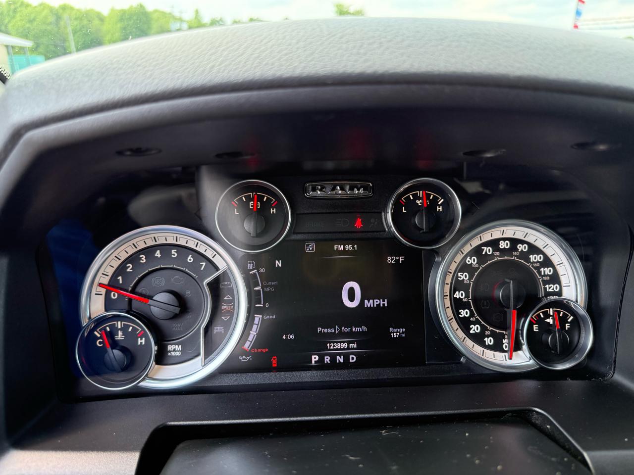 RAM 1500 4WD Crew Cab 140.5" Big Horn 2017