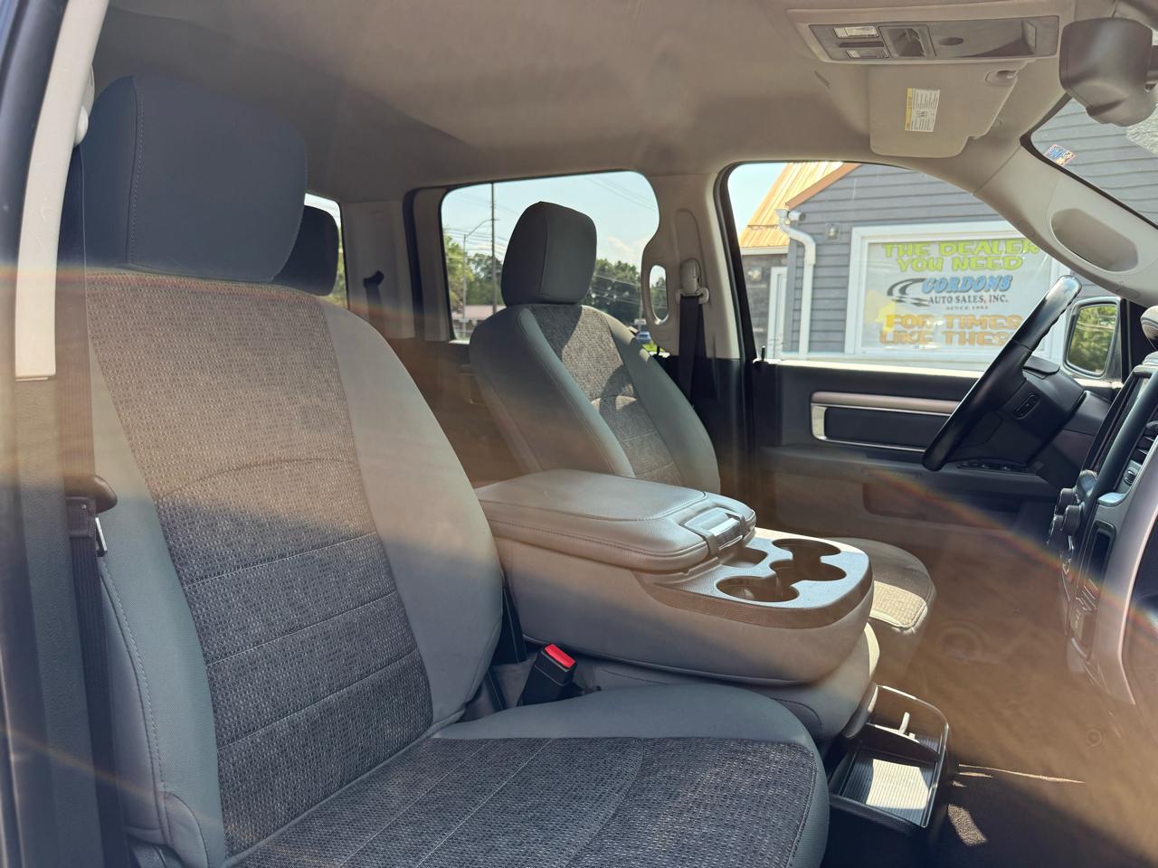 RAM 1500 4WD Crew Cab 140.5" Big Horn 2017