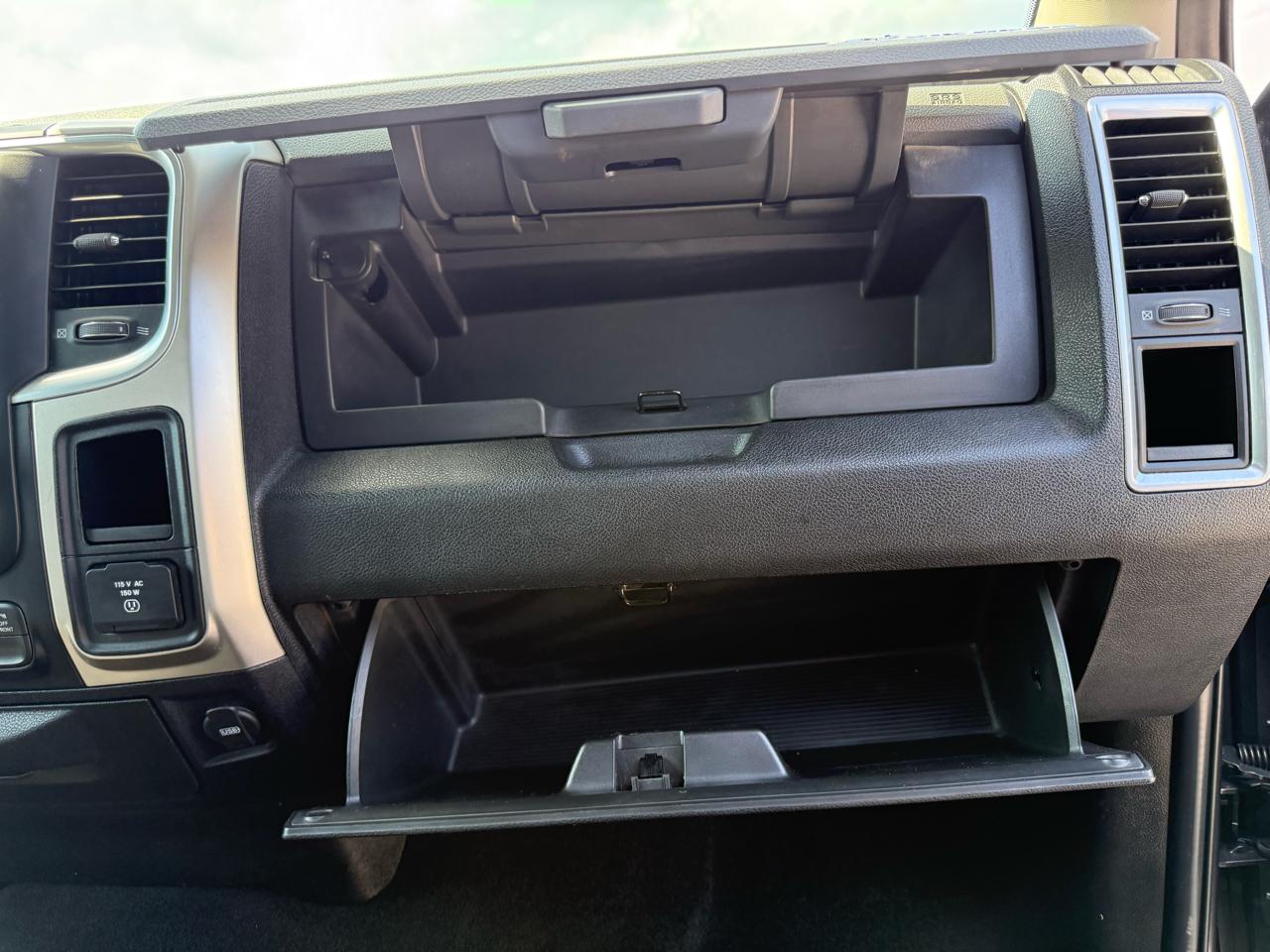 RAM 1500 4WD Crew Cab 140.5" Big Horn 2017