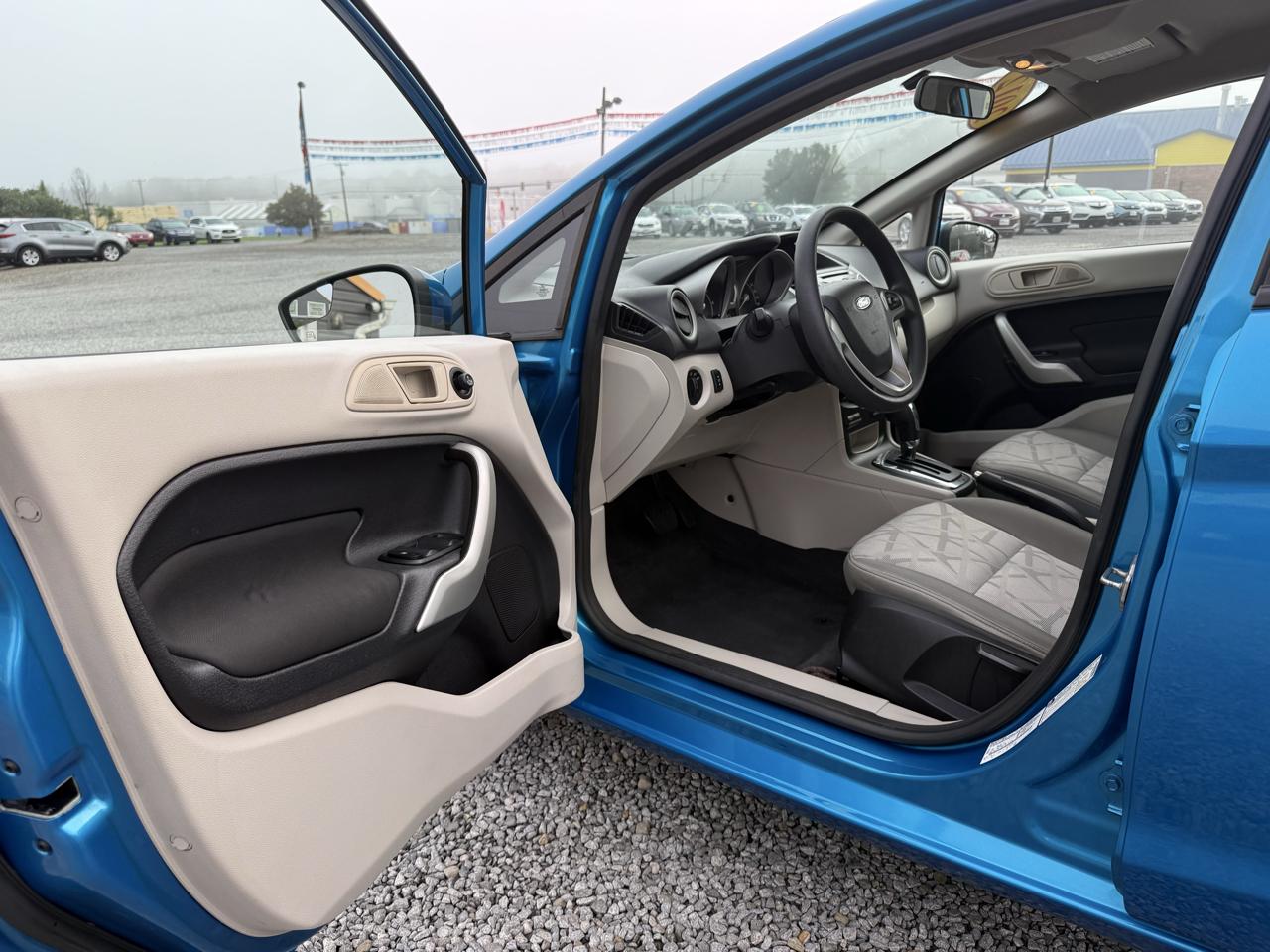 Ford Fiesta SE Sedan 2012