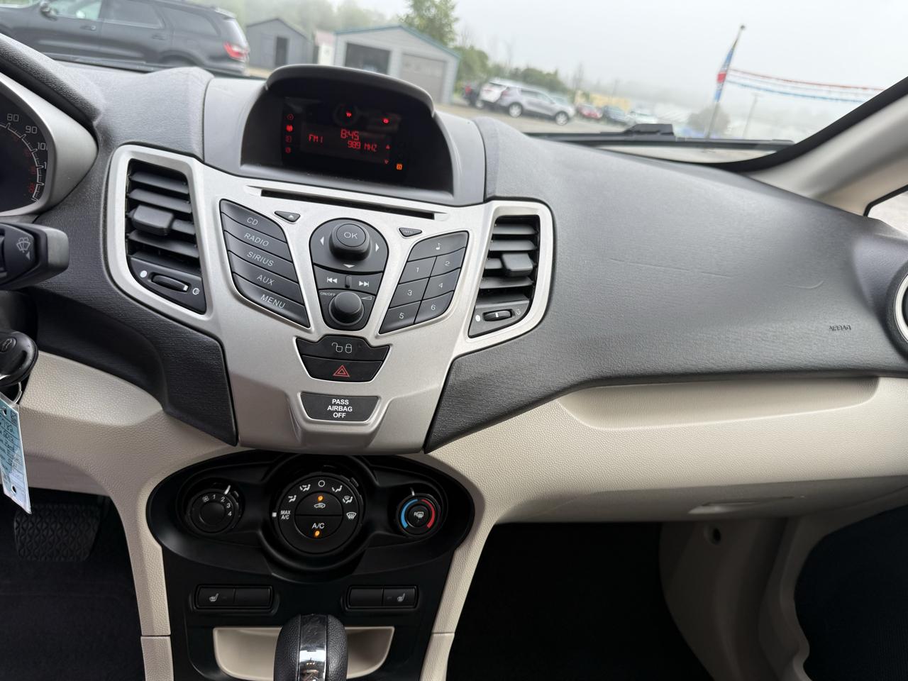 Ford Fiesta SE Sedan 2012