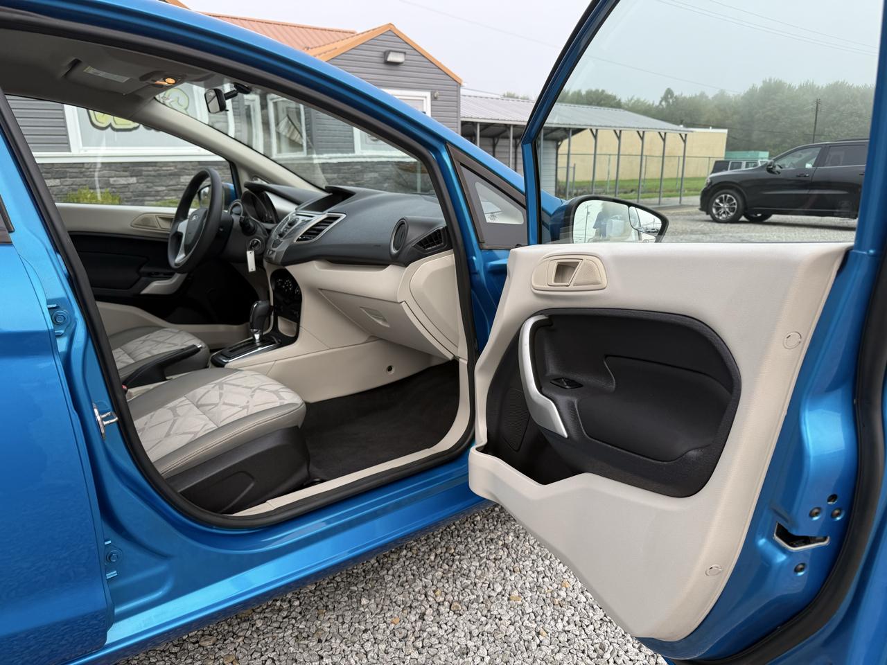 Ford Fiesta SE Sedan 2012