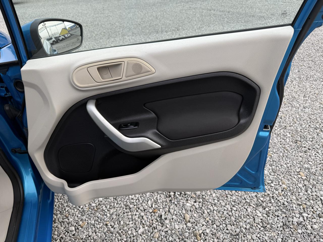 Ford Fiesta SE Sedan 2012