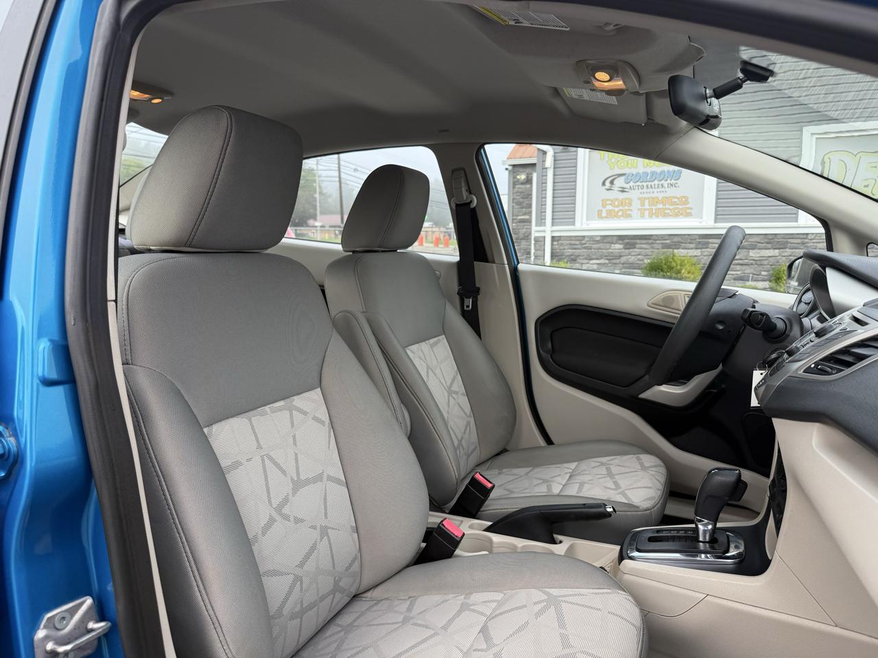 Ford Fiesta SE Sedan 2012