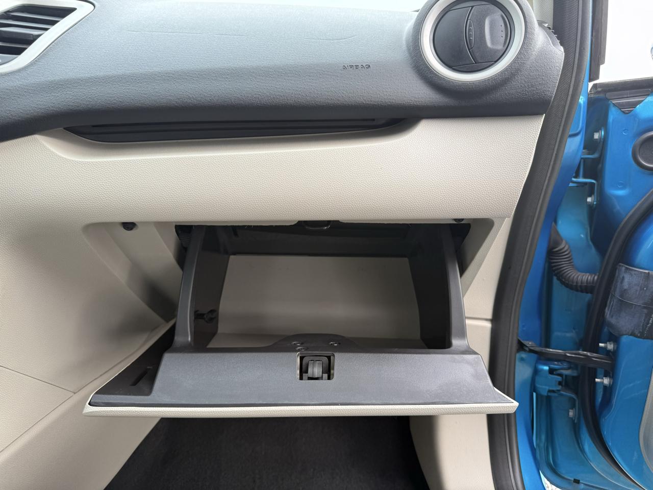 Ford Fiesta SE Sedan 2012