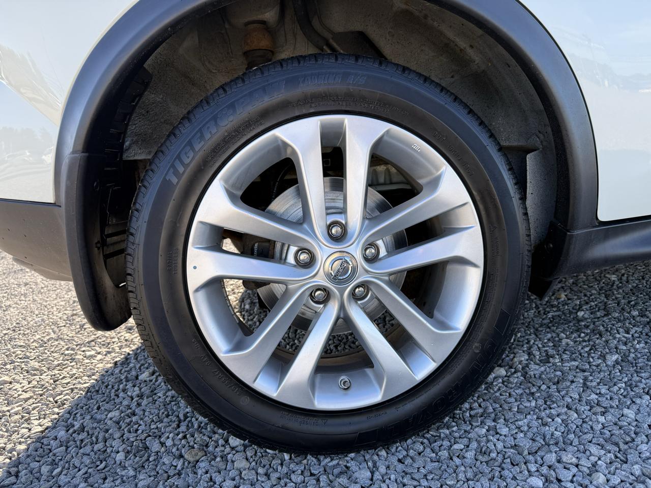 Nissan Juke SV AWD 2012