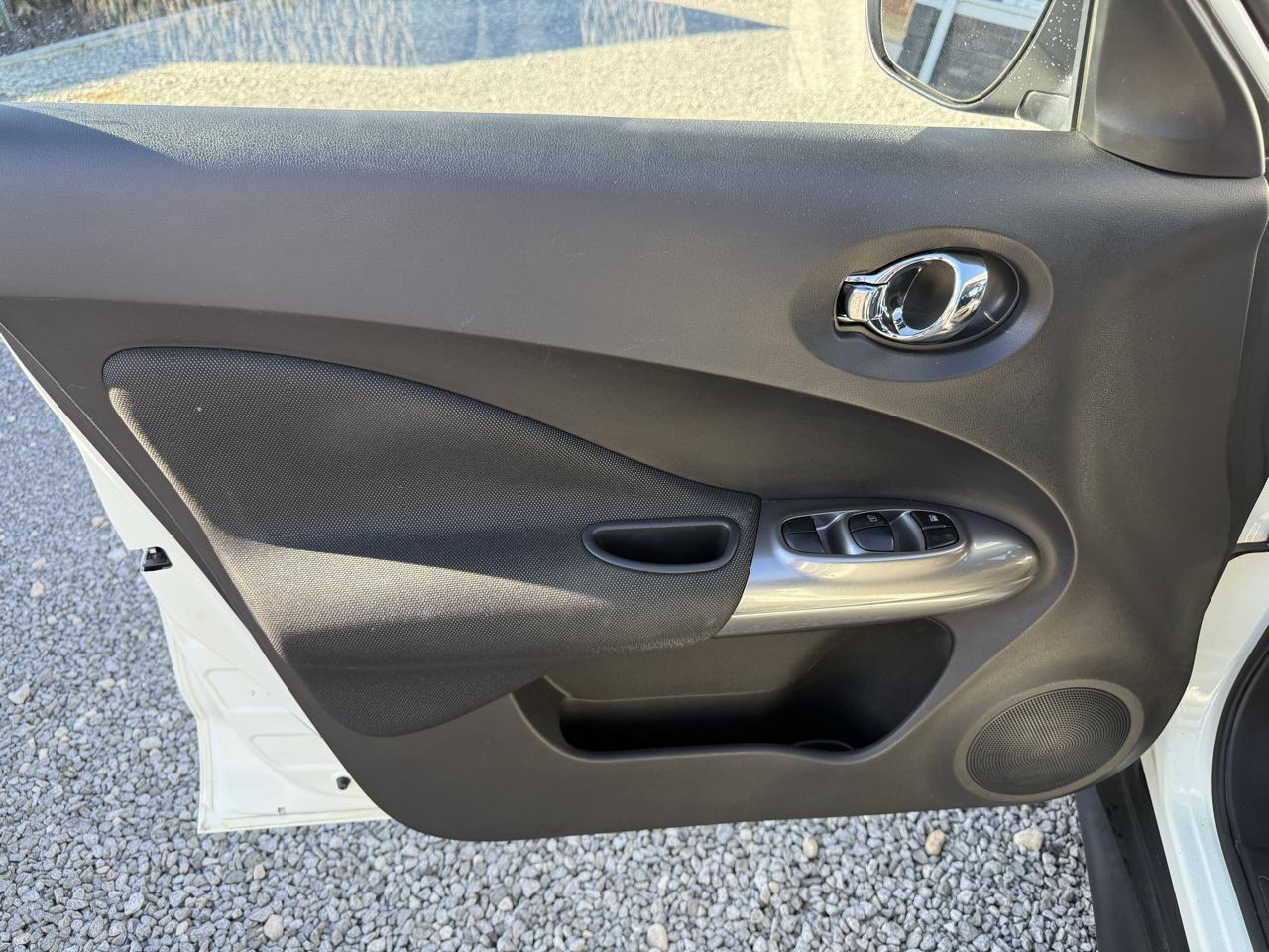 Nissan Juke SV AWD 2012