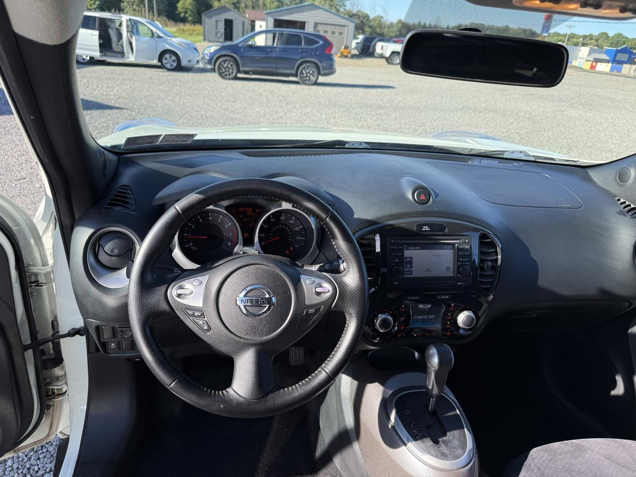 Nissan Juke SV AWD 2012