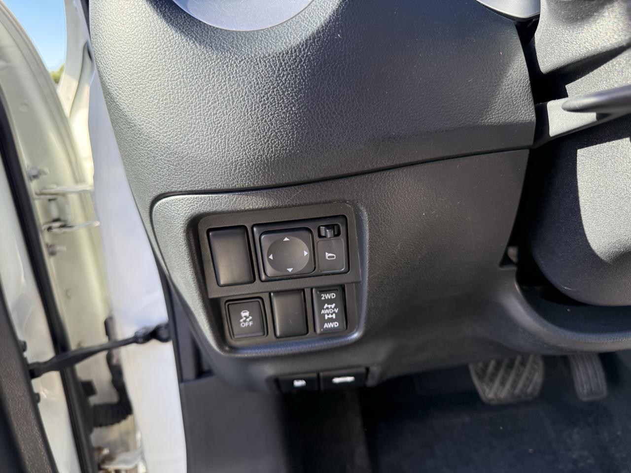 Nissan Juke SV AWD 2012