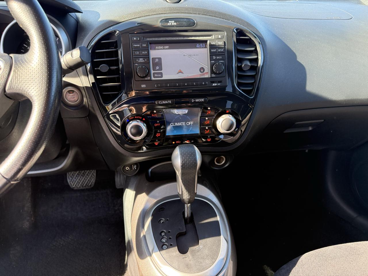 Nissan Juke SV AWD 2012