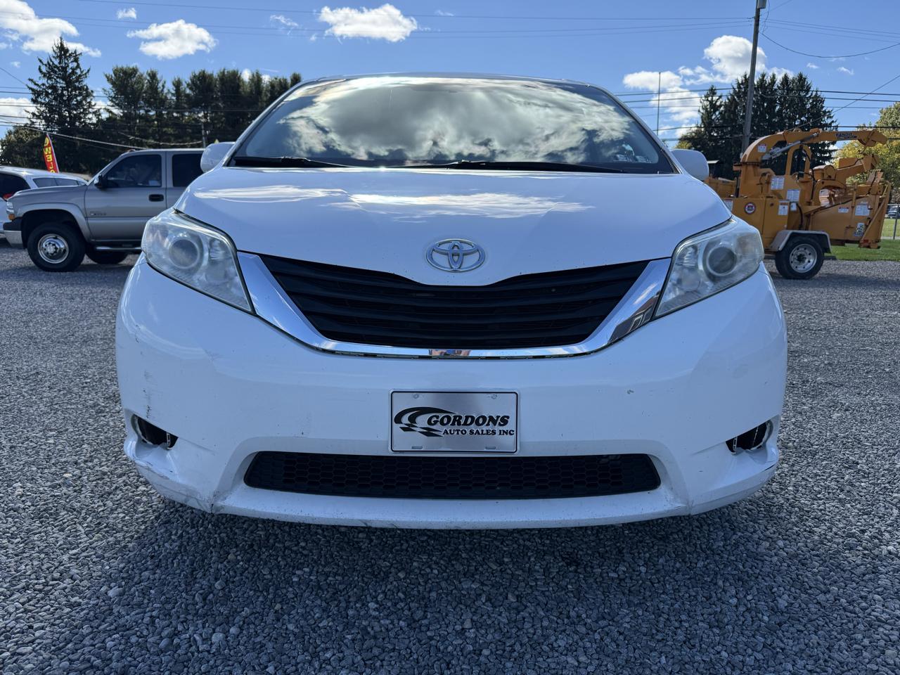 Toyota Sienna LE 8-Pass V6 2011