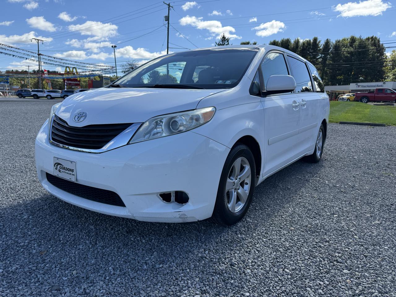Toyota Sienna LE 8-Pass V6 2011