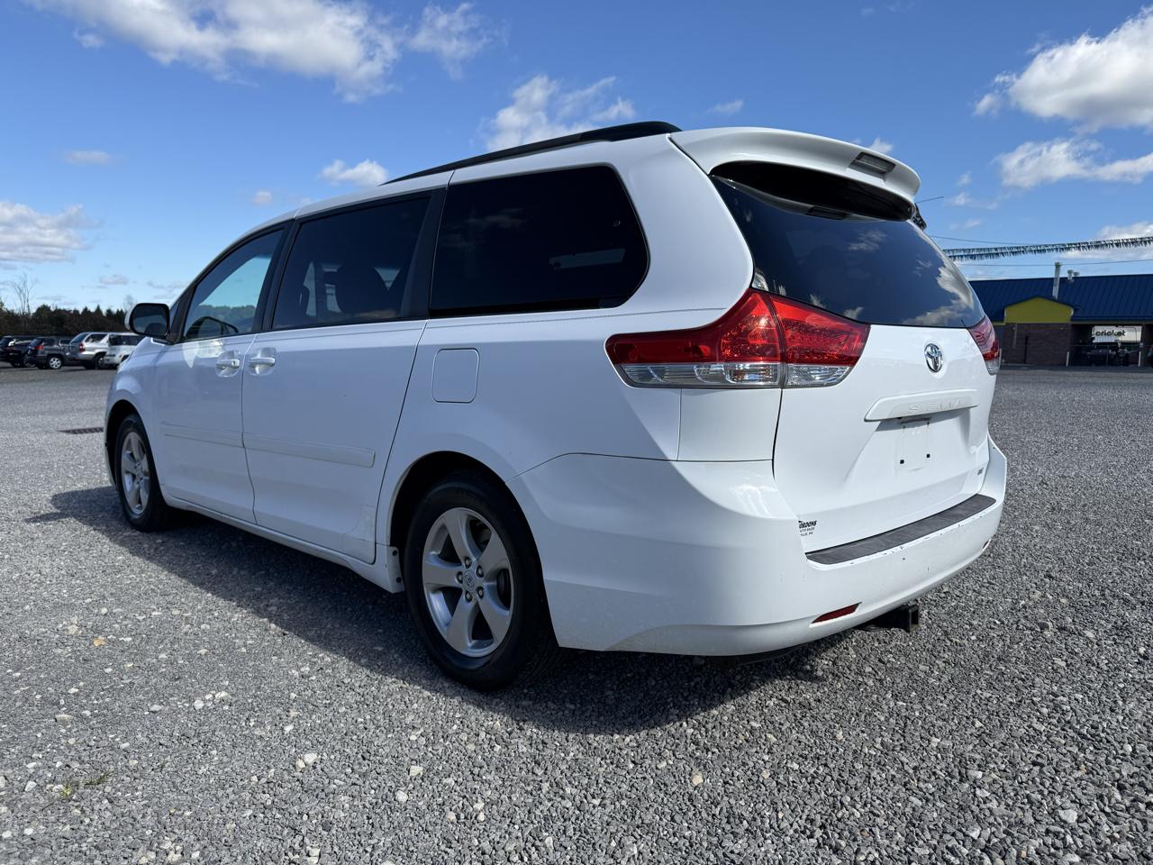 Toyota Sienna LE 8-Pass V6 2011
