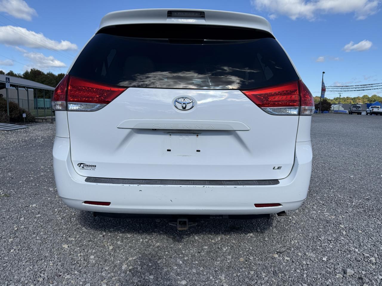 Toyota Sienna LE 8-Pass V6 2011